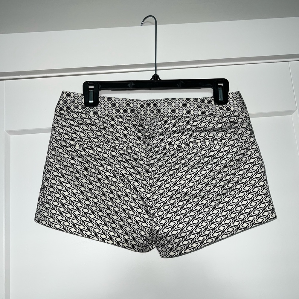 Express Shorts - Picture 2 of 2